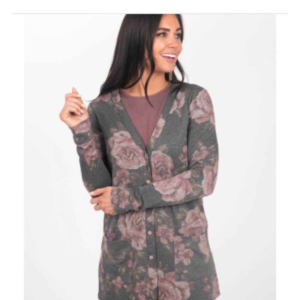 NWOT Agnes and Dora med essential cardi